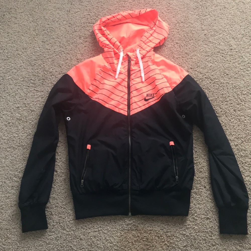 Nike sport runner jacket size S